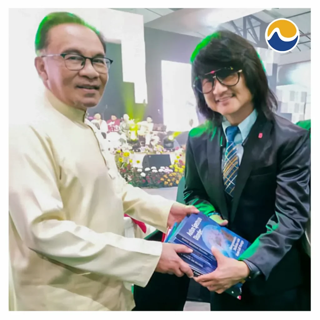 prof mike chan with prime minister of malaysia